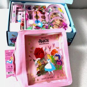 NWT- Limited Edition- Wet & Wild Alice In Wonderland Makeup Set & Bag